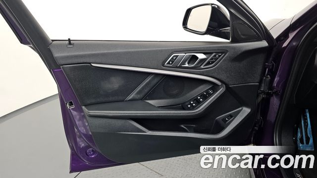 BMW 1-Series 2022 — photo 14