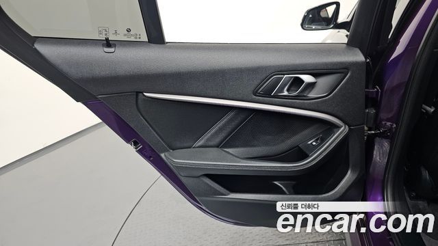 BMW 1-Series 2022 — photo 15