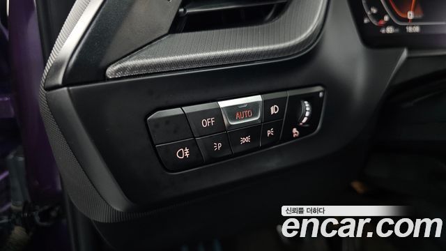 BMW 1-Series 2022 — photo 27