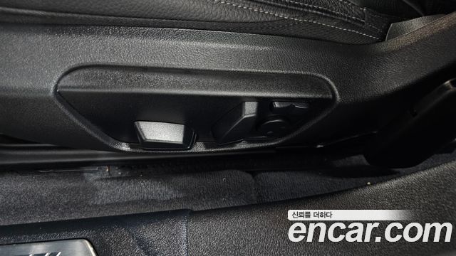 BMW 1-Series 2022 — photo 33