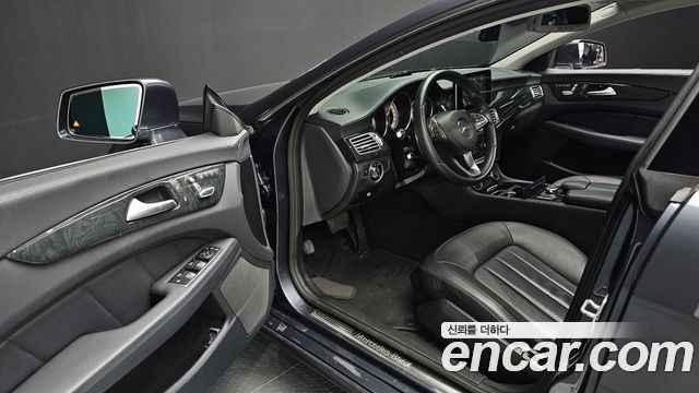 Mercedes-Benz CLS-Class 2016 — photo 17
