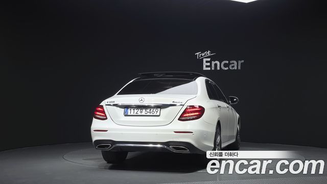 Mercedes-Benz E-Class 2020 — photo 4