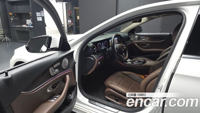 Mercedes-Benz E-Class 2020 — photo 10