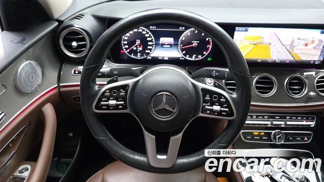 Mercedes-Benz E-Class 2020 — photo 13