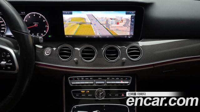 Mercedes-Benz E-Class 2020 — photo 15