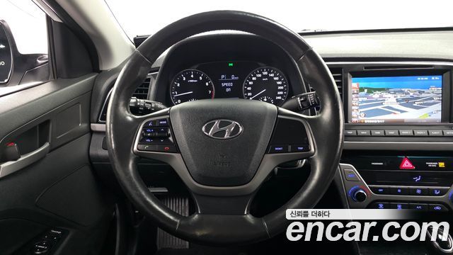 Hyundai AVANTE 2017 — photo 13