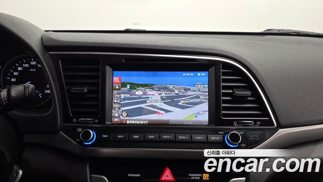 Hyundai AVANTE 2017 — photo 14