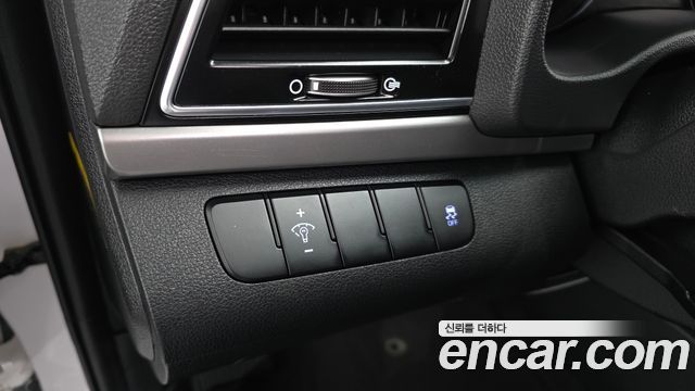 Hyundai AVANTE 2017 — photo 16