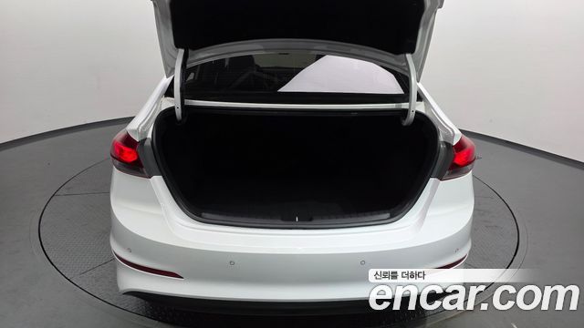 Hyundai AVANTE 2017 — photo 20