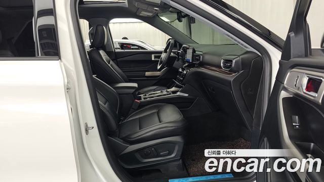 Ford Explorer 2021 — photo 17