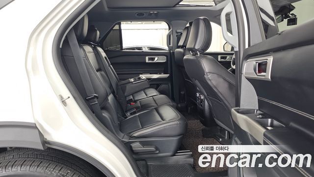 Ford Explorer 2021 — photo 18