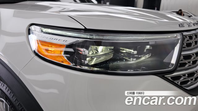 Ford Explorer 2021 — photo 8