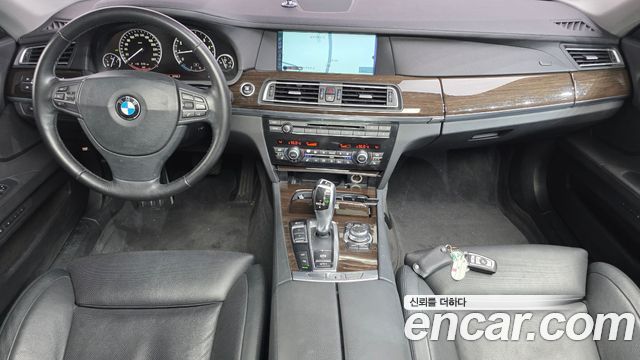 BMW 7-Series 2010 — photo 7