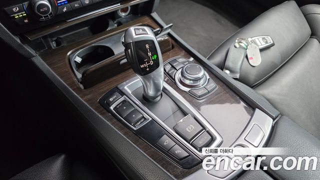 BMW 7-Series 2010 — photo 9