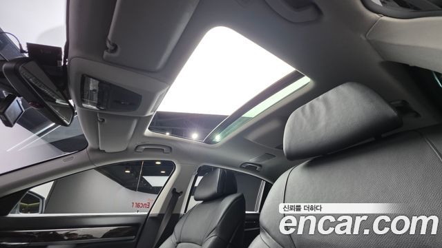 BMW 7-Series 2010 — photo 12
