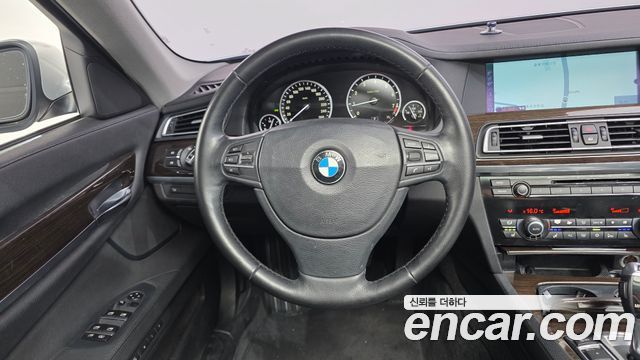 BMW 7-Series 2010 — photo 13