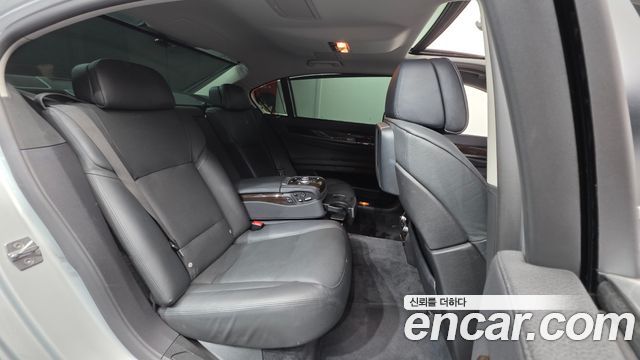 BMW 7-Series 2010 — photo 19