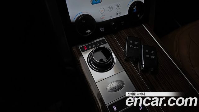 Land Rover Range Rover 2021 — photo 12