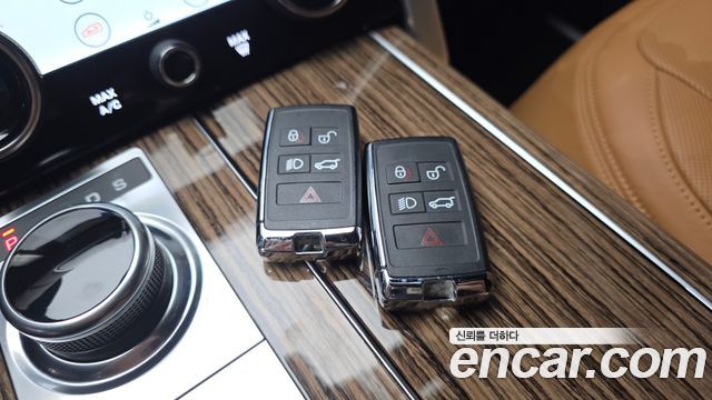 Land Rover Range Rover 2021 — photo 36
