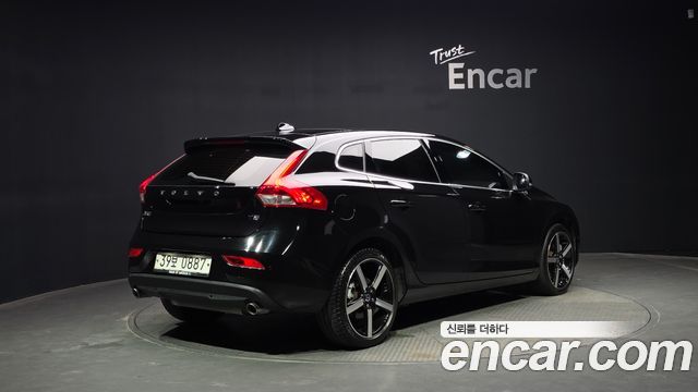 Volvo V40 2016 — photo 2