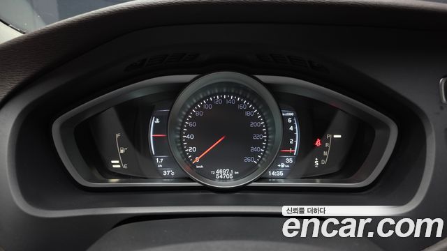 Volvo V40 2016 — photo 11