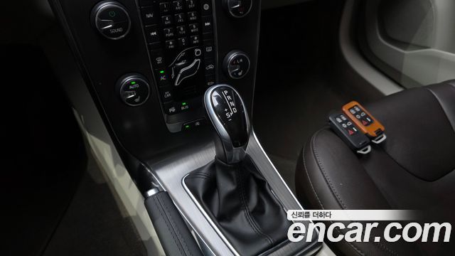 Volvo V40 2016 — photo 12