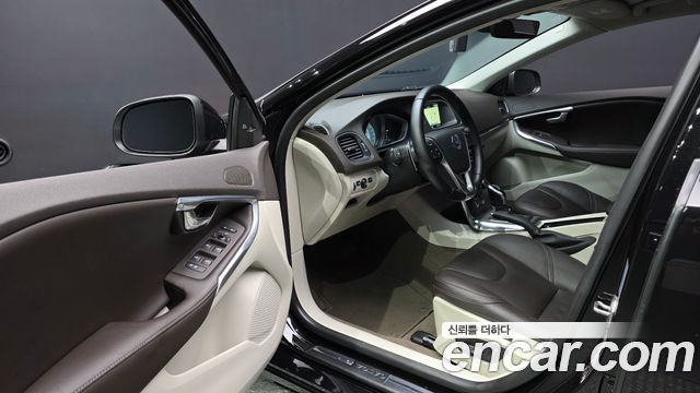 Volvo V40 2016 — photo 13