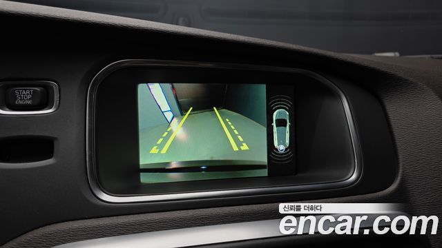 Volvo V40 2016 — photo 21