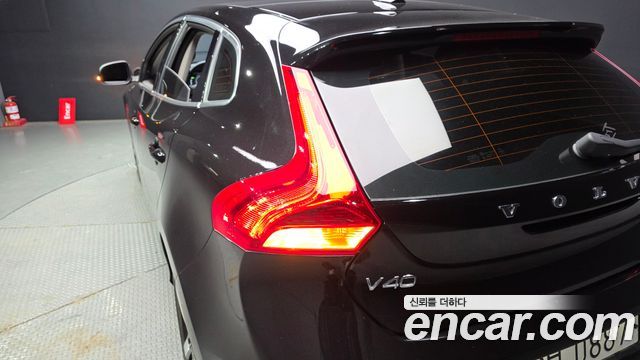 Volvo V40 2016 — photo 9