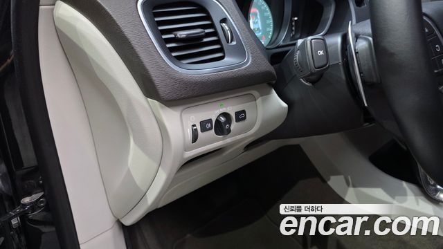 Volvo V40 2016 — photo 27