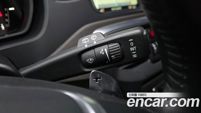 Volvo V40 2016 — photo 28