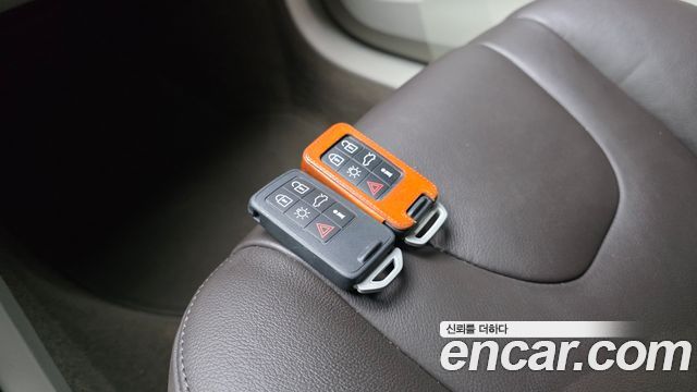 Volvo V40 2016 — photo 29