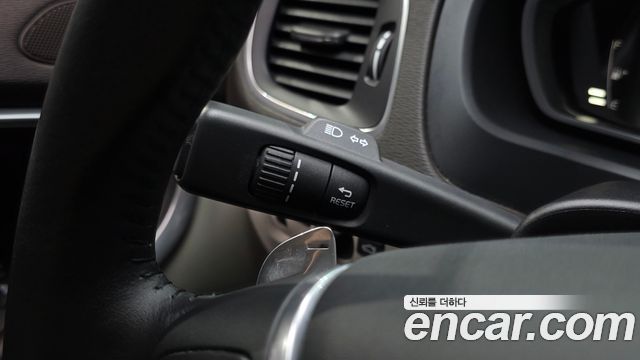 Volvo V40 2016 — photo 30