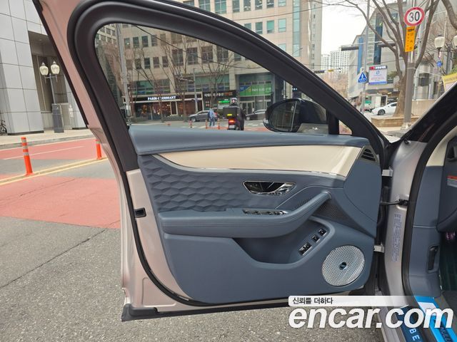 Bentley Flying Spur 2026 — photo 6