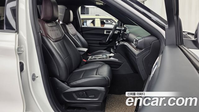 Ford Explorer 2022 — photo 11