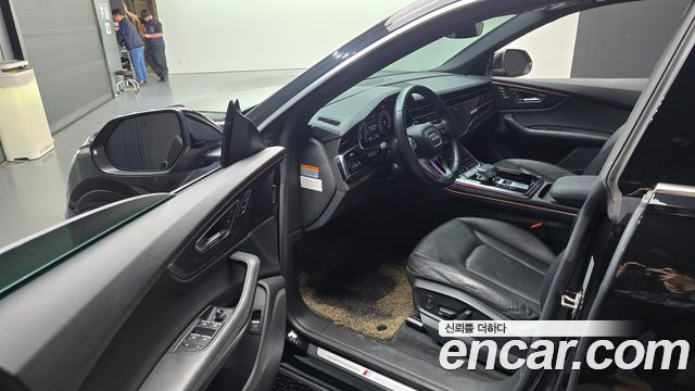 Audi Q8 2022 — photo 10