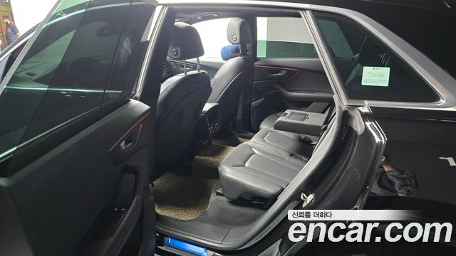 Audi Q8 2022 — photo 11