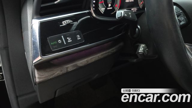 Audi Q8 2022 — photo 14