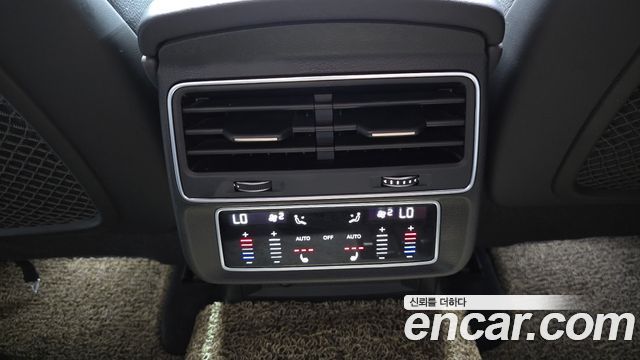 Audi Q8 2022 — photo 17