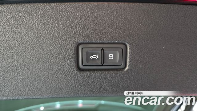 Audi Q8 2022 — photo 20