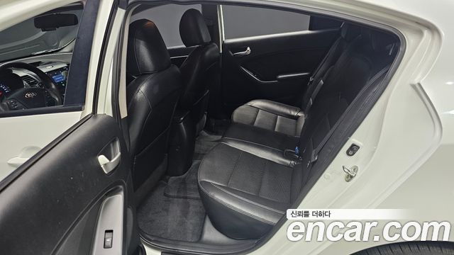 Kia K3 2015 — photo 17
