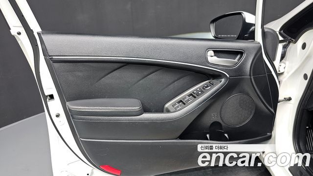 Kia K3 2015 — photo 14