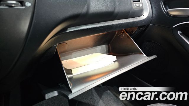 Kia K3 2015 — photo 30