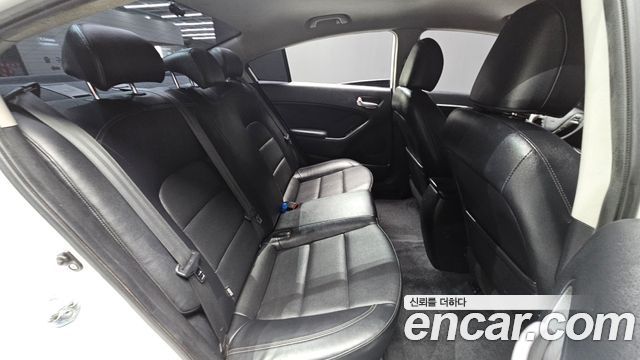 Kia K3 2015 — photo 31