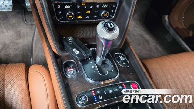 Bentley Flying Spur 2018 — photo 9