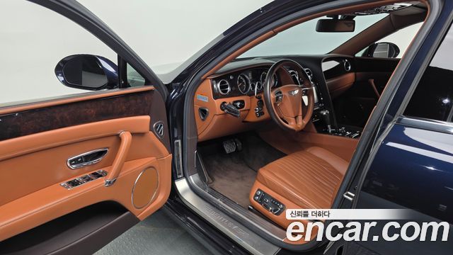 Bentley Flying Spur 2018 — photo 10