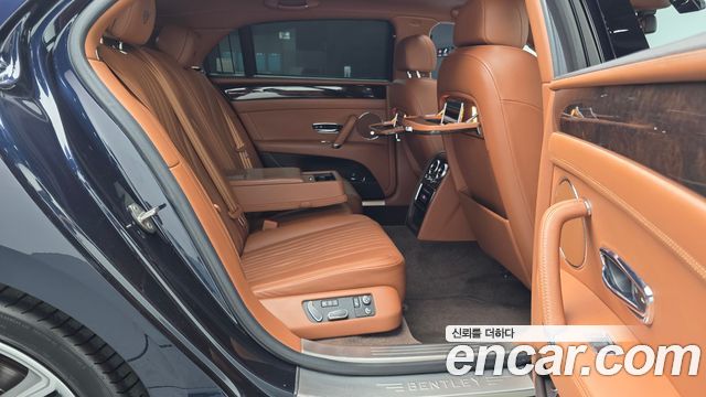 Bentley Flying Spur 2018 — photo 12