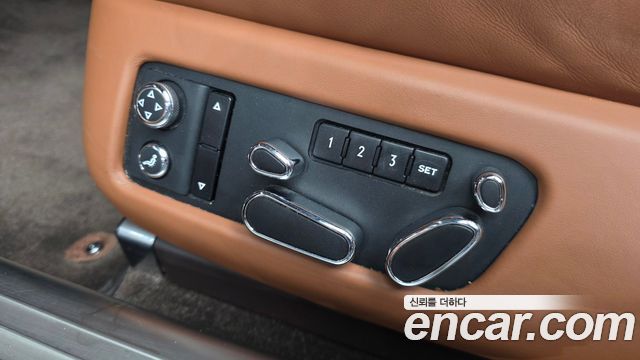 Bentley Flying Spur 2018 — photo 17