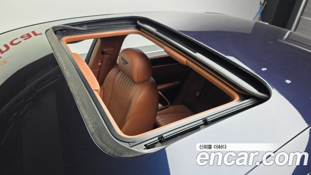 Bentley Flying Spur 2018 — photo 19