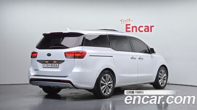 Kia Canival 2017 — photo 2